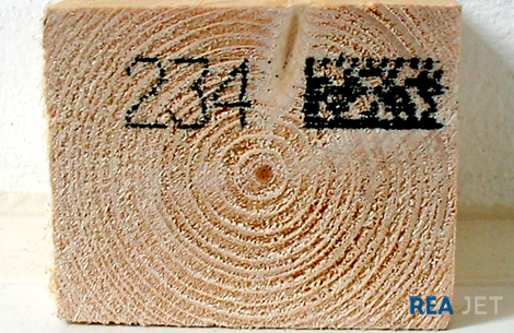 Foto: 16-nozzles Large Character printing system - 2D-DataMatrix Code-print on wooden beams